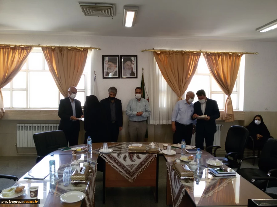 برگزاری هفته ملی آموزشهای مهارتی و کارآفرینی در آموزشکده فنی و حرفه ای پسران گلپایگان 

مراسم گرامیداشت روز ملی کارآفرینی و آموزش مهارتهای فنی و حرفه ای سه شنبه 7 مرداد ماه در محل سالن جلسات آموزشکده فنی و حرفه ای پسران گلپایگان با رعایت کلیه پروتکل های ب