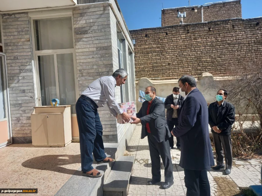 به همت اداره امور فرهنگی آموزشکده فنی و حرفه ای گلپایگان از سه خانواده شهدای دانشجوی دوران دفاع مقدس تجلیل شد. 6