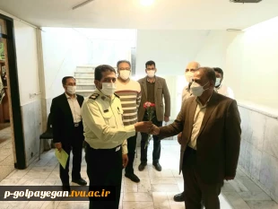 رئیس آموزشکده فنی و حرفه ای پسران گلپایگان به مناسبت هفته نیروی انتظامی از فرمانده انتظامی شهرستان تقدیر کرد. 9