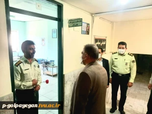 رئیس آموزشکده فنی و حرفه ای پسران گلپایگان به مناسبت هفته نیروی انتظامی از فرمانده انتظامی شهرستان تقدیر کرد. 10