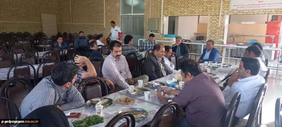 صبحانه کاری و نشست صمیمی رئیس آموزشکده فنی و حرفه ای پسران گلپایگان با  کارکنان  16