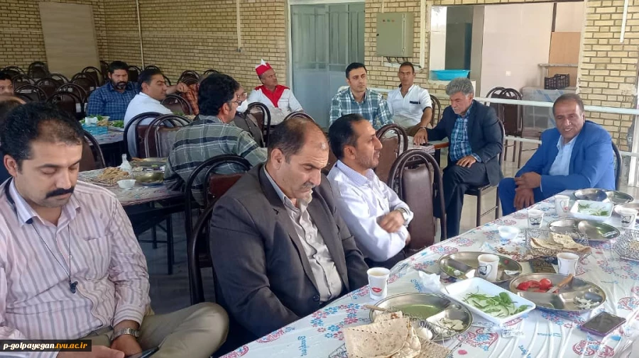 صبحانه کاری و نشست صمیمی رئیس آموزشکده فنی و حرفه ای پسران گلپایگان با  کارکنان  3