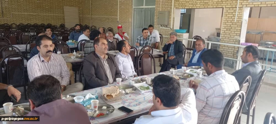 صبحانه کاری و نشست صمیمی رئیس آموزشکده فنی و حرفه ای پسران گلپایگان با  کارکنان  7