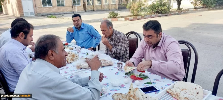 برگزاری مراسم صبحانه کاری ریاست دانشگاه با کارکنان در دهه امامت و ولایت 2