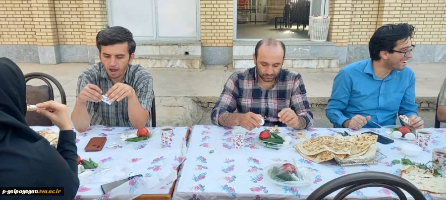 برگزاری مراسم صبحانه کاری ریاست دانشگاه با کارکنان در دهه امامت و ولایت 4