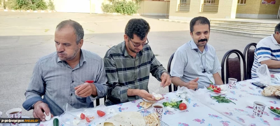 برگزاری مراسم صبحانه کاری ریاست دانشگاه با کارکنان در دهه امامت و ولایت 5