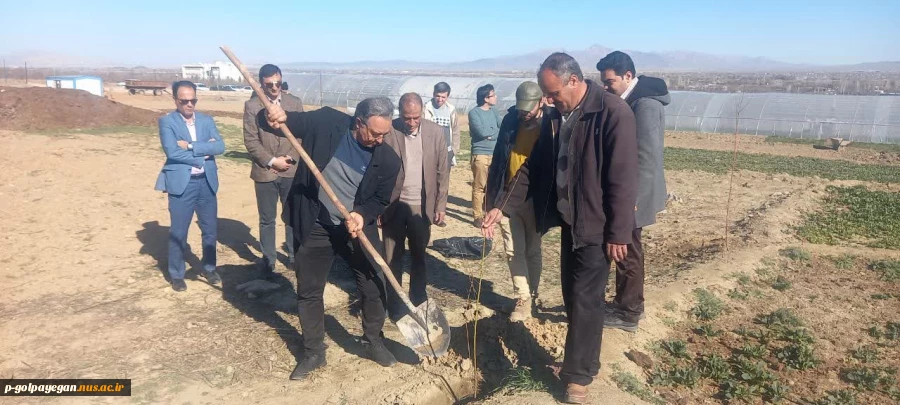مراسم روز درختکاری در آموزشکده فنی و حرفه ای پسران گلپایگان برگزار شد. 2