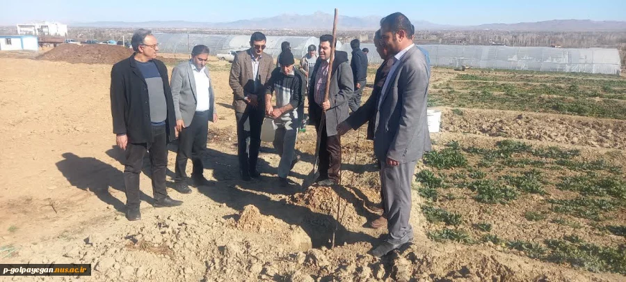 مراسم روز درختکاری در آموزشکده فنی و حرفه ای پسران گلپایگان برگزار شد. 8