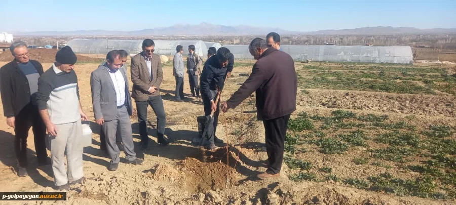 مراسم روز درختکاری در آموزشکده فنی و حرفه ای پسران گلپایگان برگزار شد. 9