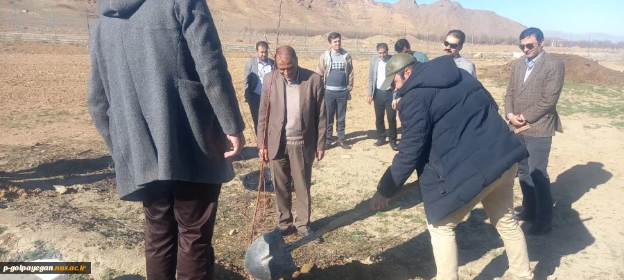 مراسم روز درختکاری در آموزشکده فنی و حرفه ای پسران گلپایگان برگزار شد. 16