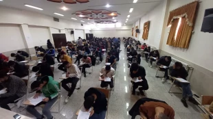 بازدید رئیس نظارت، ارزیابی و تضمین کیفیت واحد استان تهران از حوزه برگزاری امتحانات پایان ترم
 2