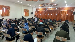بازدید رئیس نظارت، ارزیابی و تضمین کیفیت واحد استان تهران از حوزه برگزاری امتحانات پایان ترم
 7