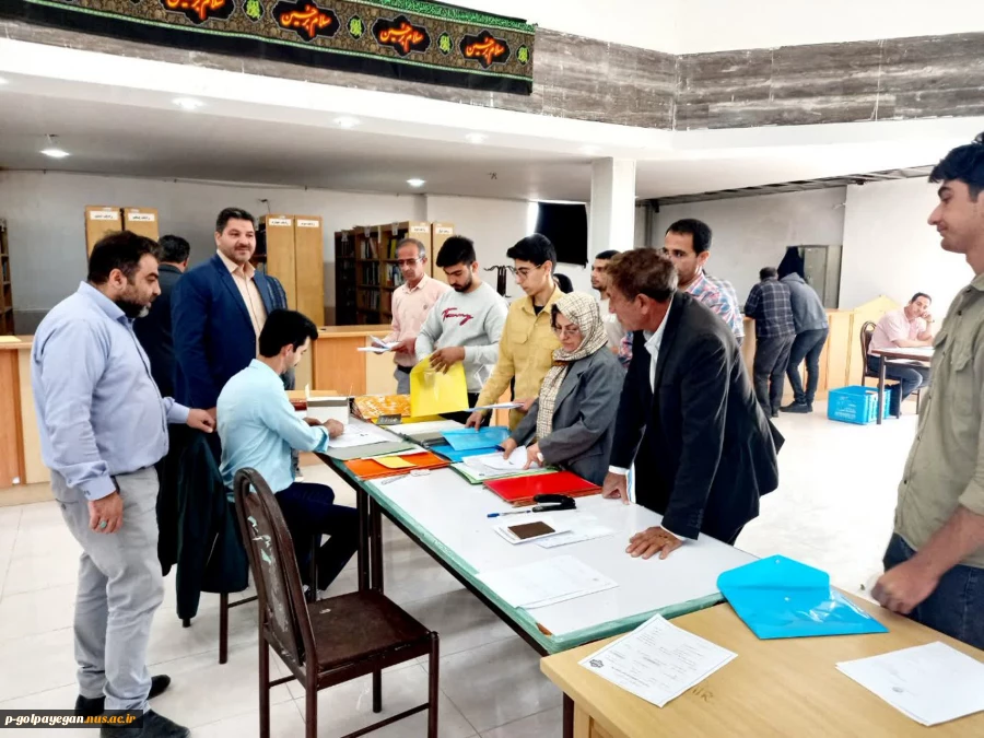 بازدید ریاست آموزشکده از روند ثبت نام پذیرفته شدگان مقطع کاردانی 10